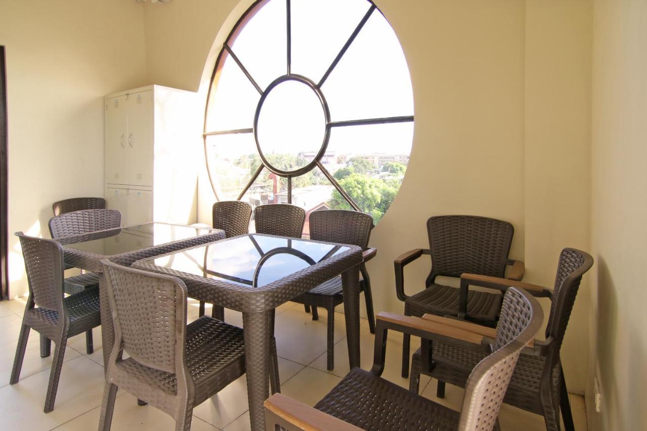קואזון סיטי Spiral Suites Hotel מראה חיצוני תמונה