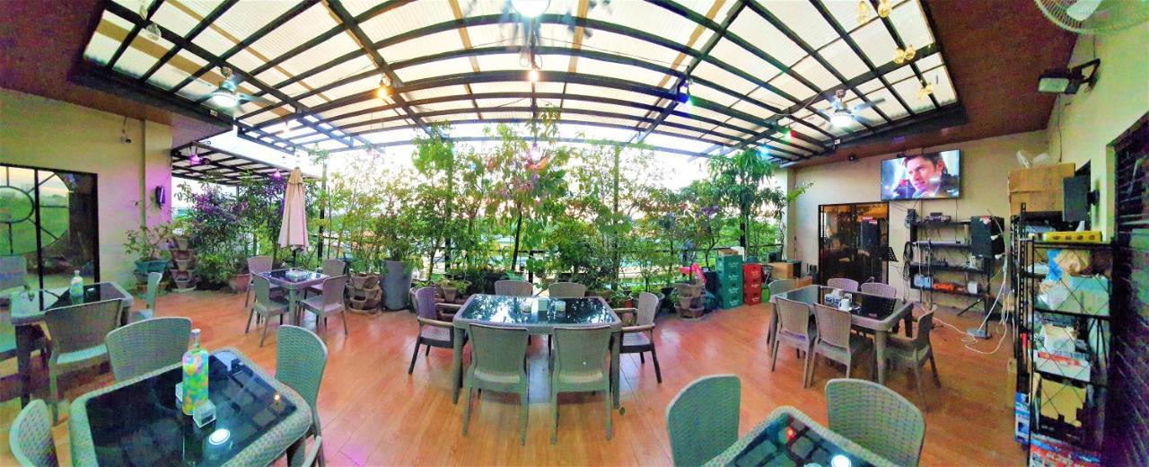 קואזון סיטי Spiral Suites Hotel מראה חיצוני תמונה