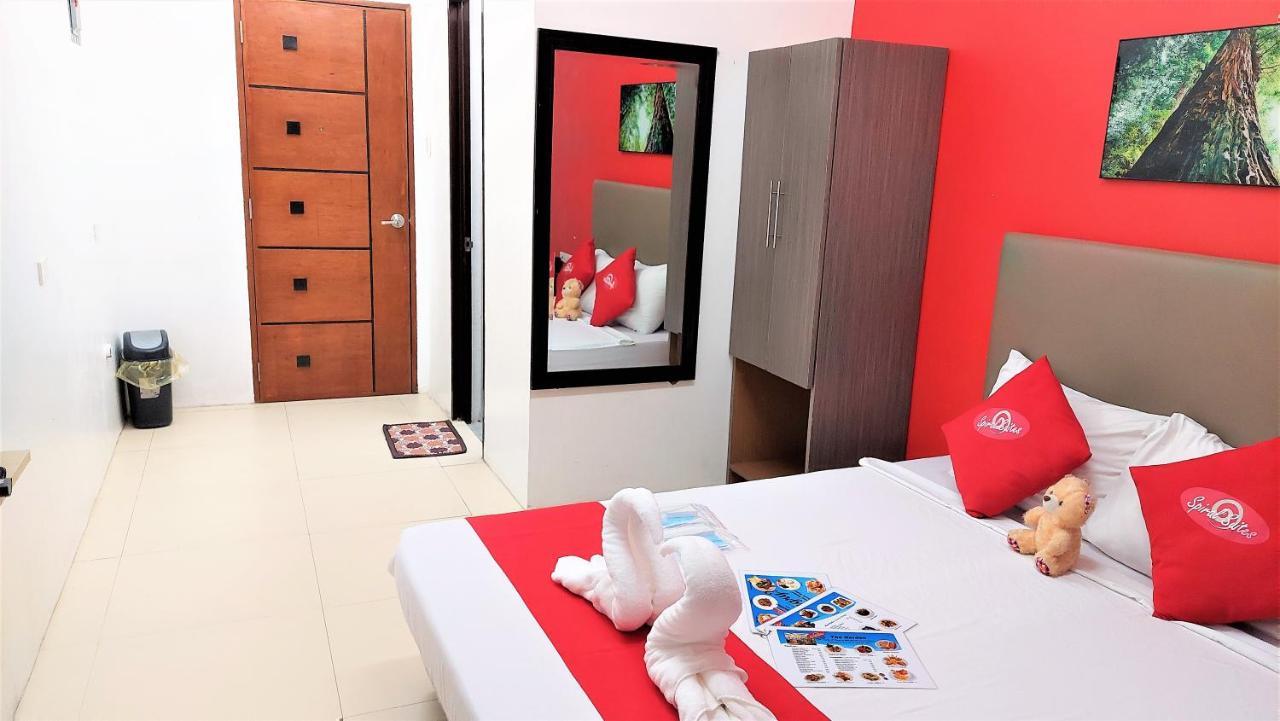 קואזון סיטי Spiral Suites Hotel מראה חיצוני תמונה