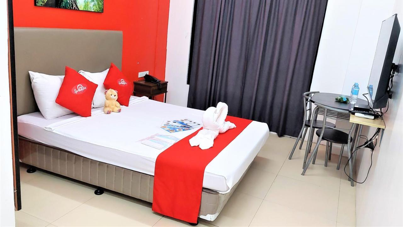 קואזון סיטי Spiral Suites Hotel מראה חיצוני תמונה