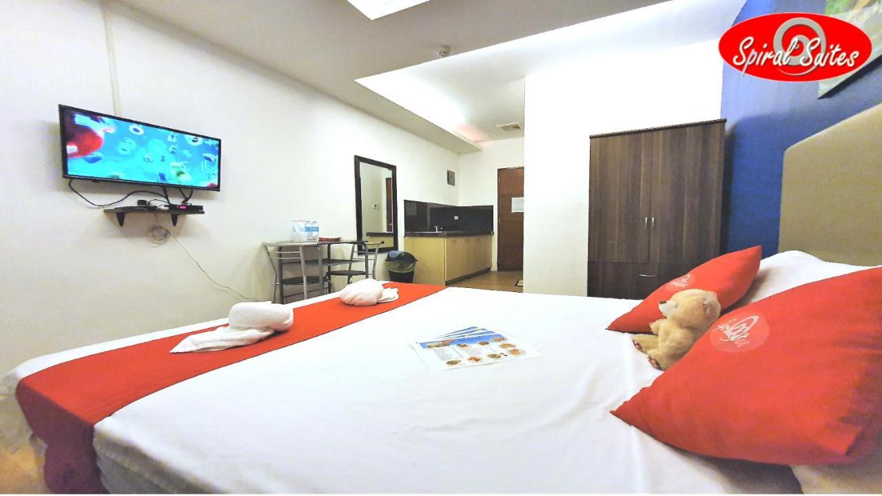 קואזון סיטי Spiral Suites Hotel מראה חיצוני תמונה